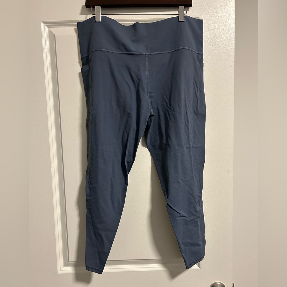 Athleta Salutation stash tight